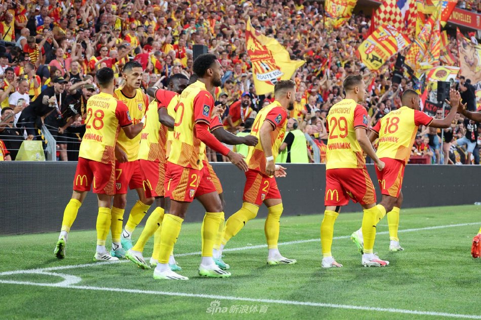 邝兆镭与莱 邝兆镭与莱